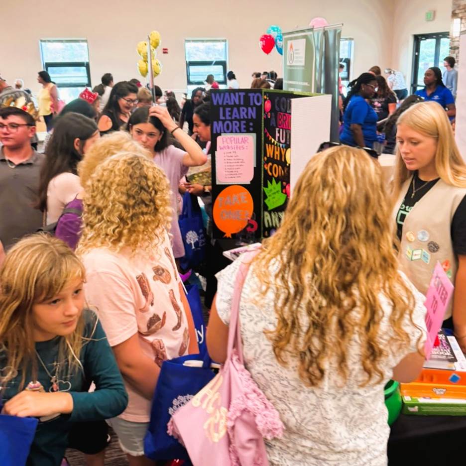 Girl Scouts of Gulfcoast Florida proudly celebrates Girl Scout Ambassador Alexa Parsons for earning the prestigious Gold Award, the highest honor in Girl Scouting. Through her project, Coding a Brighter Future, Alexa addressed the lack of early exposure to computer science among young girls by creating sustainable, hands-on learning opportunities across Southwest Florida.