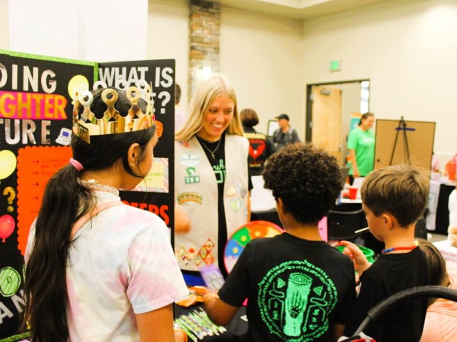 Girl Scouts of Gulfcoast Florida proudly celebrates Girl Scout Ambassador Alexa Parsons for earning the prestigious Gold Award, the highest honor in Girl Scouting. Through her project, Coding a Brighter Future, Alexa addressed the lack of early exposure to computer science among young girls by creating sustainable, hands-on learning opportunities across Southwest Florida.